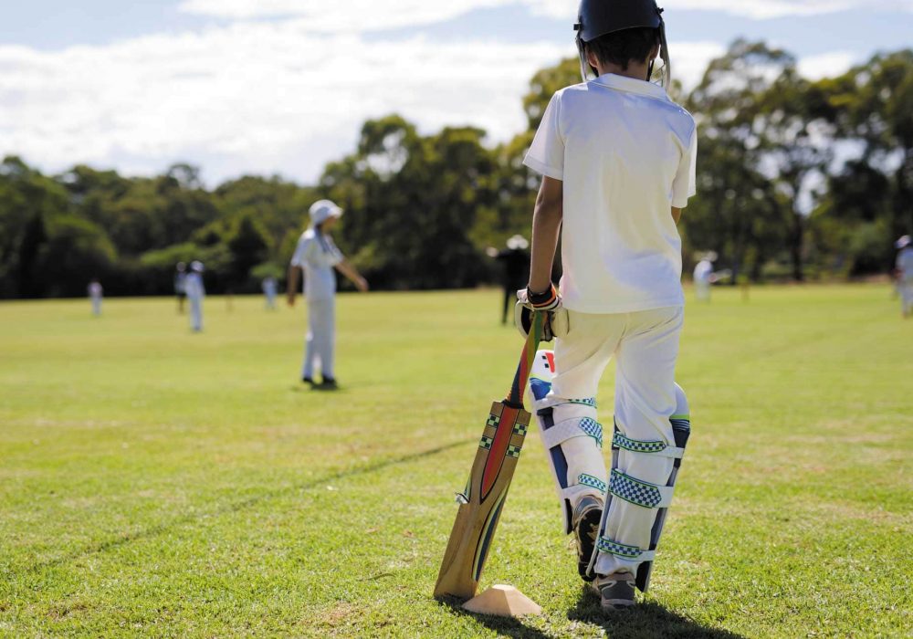 kids-playing-cricket